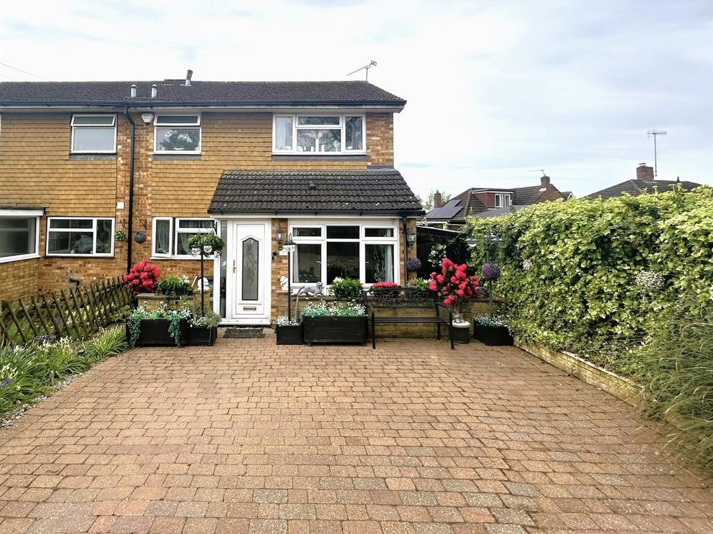3 bed semidetached house for sale in Larch Avenue, Bricket Wood, St