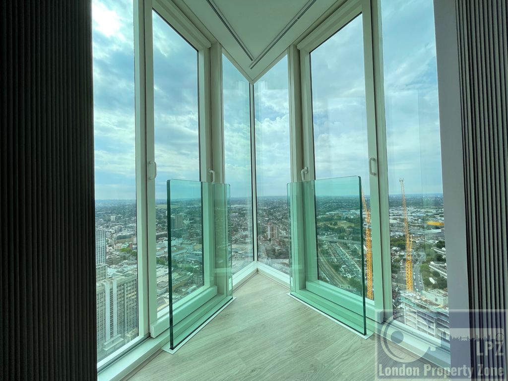 2 bed flat to rent in Saffron Central Square / Wellesley Road, Croydon