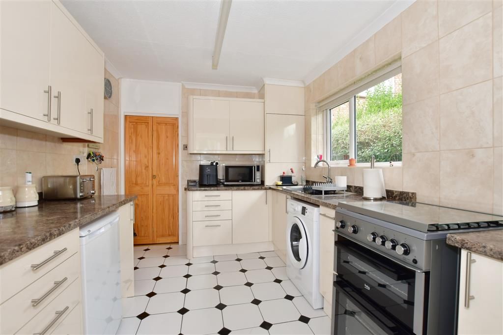 2 bed semidetached bungalow for sale in Pinewood Close, Ramsgate, Kent