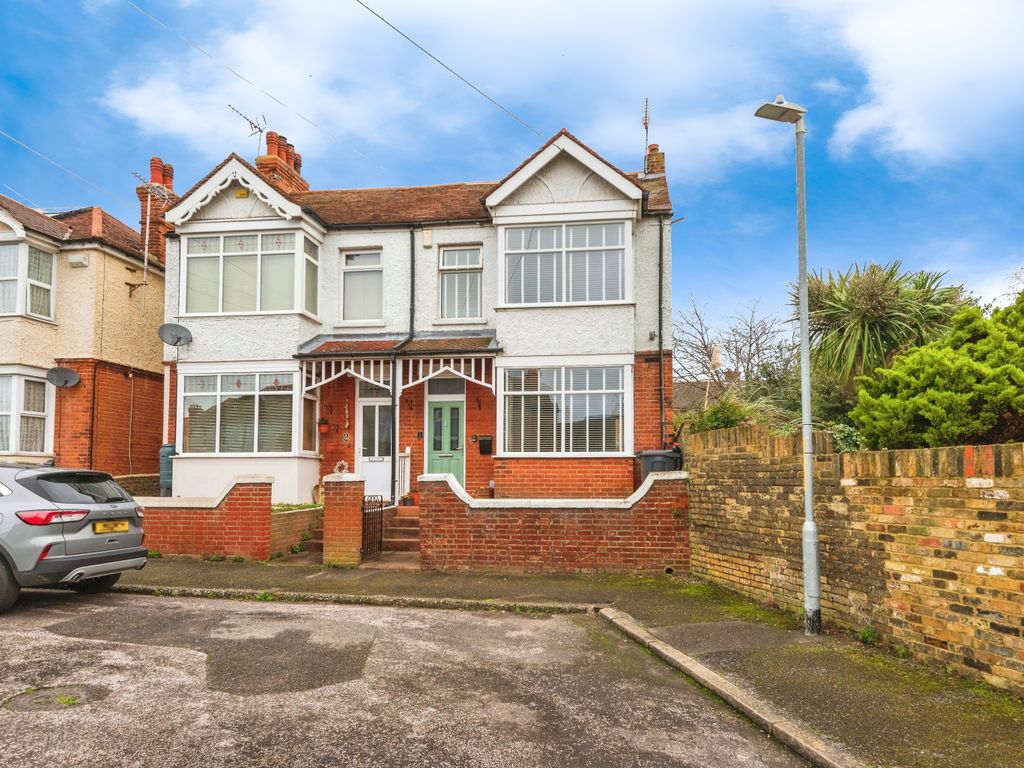 3 bed semidetached house for sale in Gilbert Road, Ramsgate CT11, £