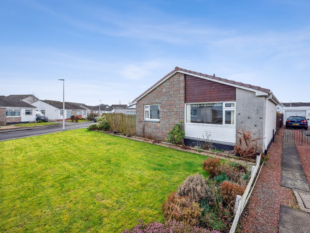 3 bed detached bungalow for sale in Chisholm Avenue, Causewayhead, Stirling FK9, £220,000 Zoopla