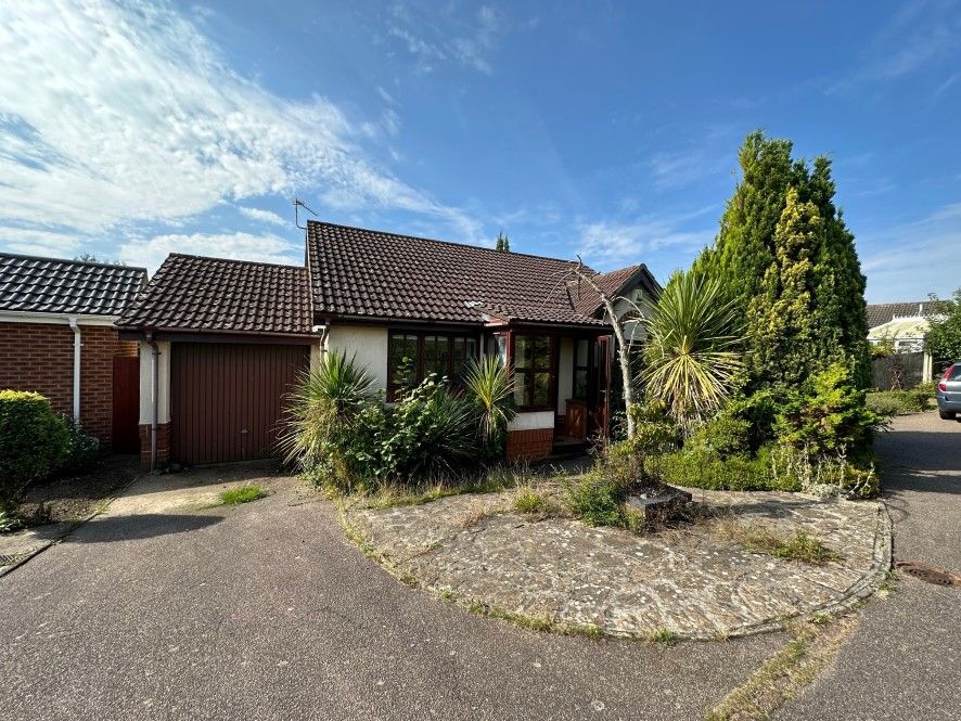 2 bed bungalow for sale in 4 Chalgrove Field, Norwich, Norfolk NR7, £