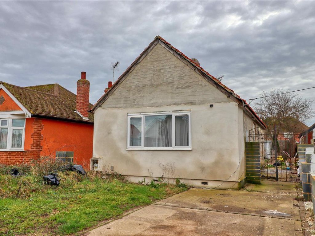 2 bed bungalow for sale in Hereford Road, HollandOnSea, ClactonOn
