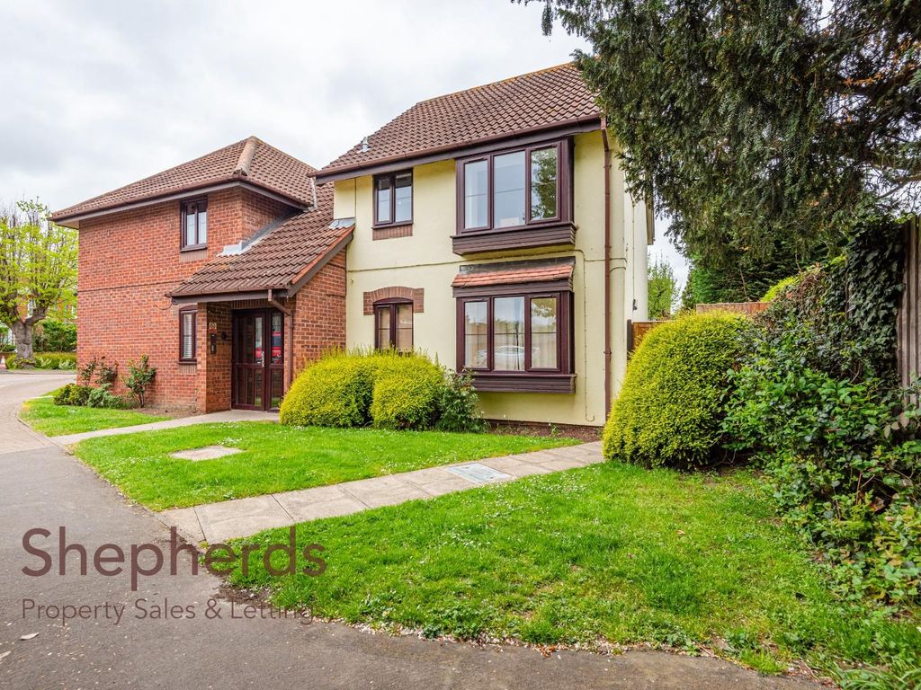 1 bed flat for sale in High Road, Broxbourne EN10, £164,995 Zoopla