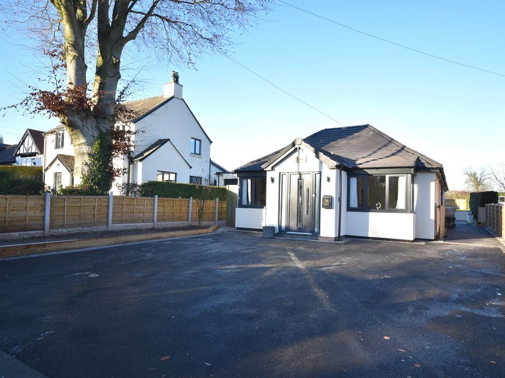 3 bed detached bungalow for sale in Chelford Road, Henbury