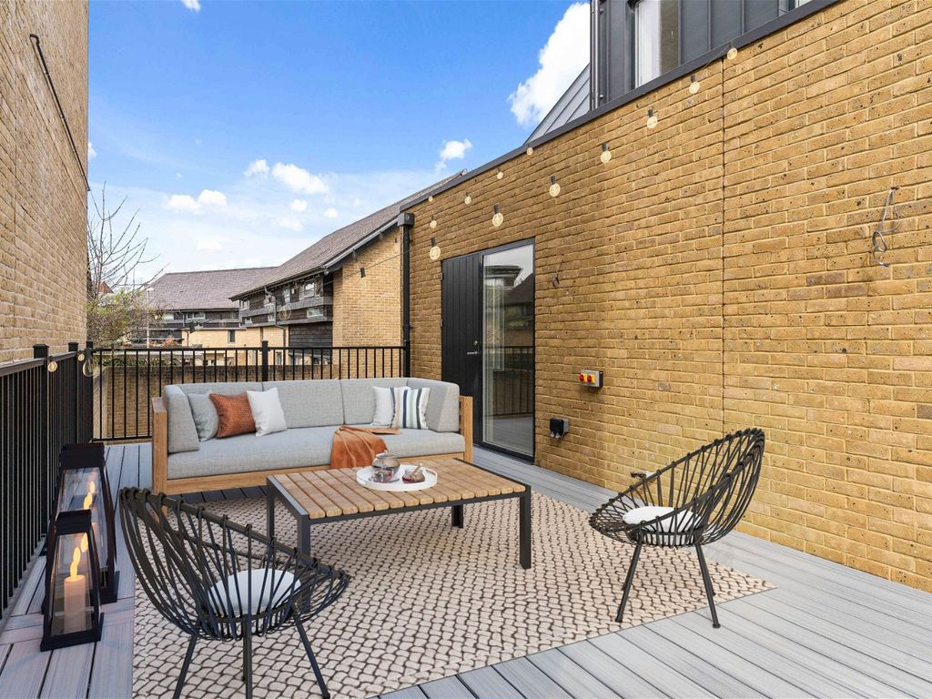 4 bed detached house for sale in New Pond Street, Newhall, Harlow CM17