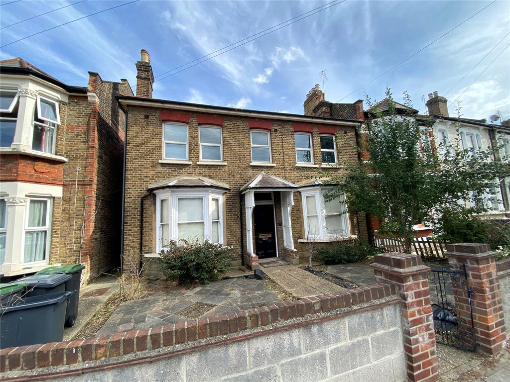 3 bed flat to rent in Whittington Road, London N22, £1,850 pcm Zoopla