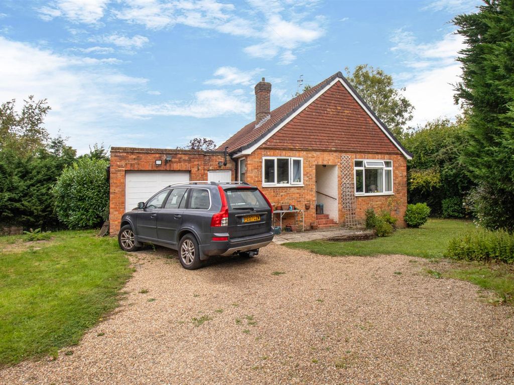 2 bed detached bungalow for sale in Half Moon Lane, Hildenborough