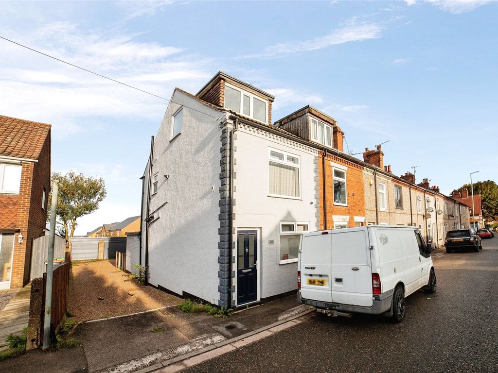 3 bed semidetached house for sale in Alfreton Road, SuttonInAshfield, Nottinghamshire NG17, £