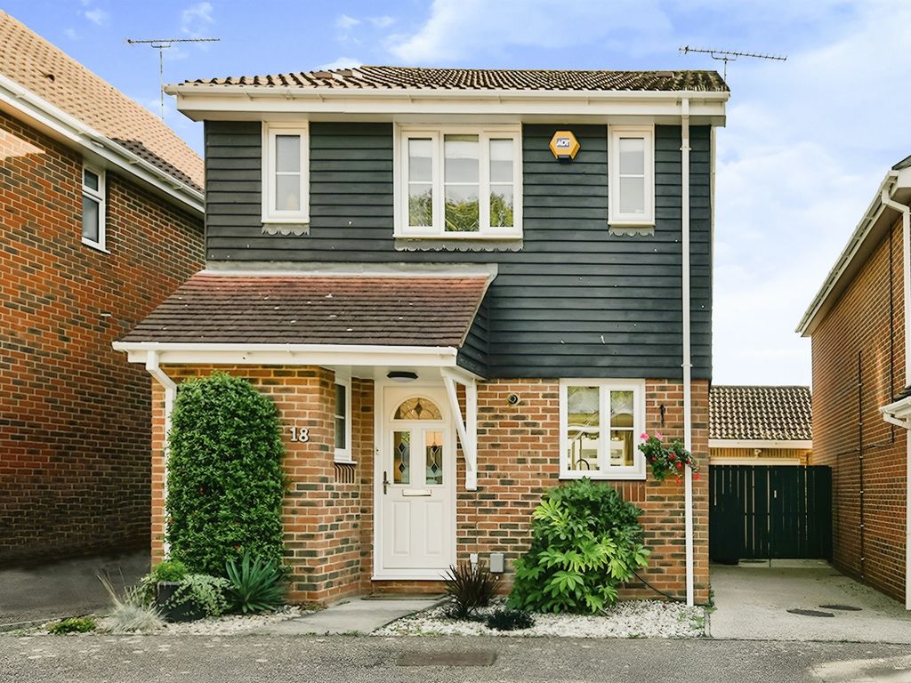 3 bed detached house for sale in Huntsman Close, Puckeridge, Ware SG11