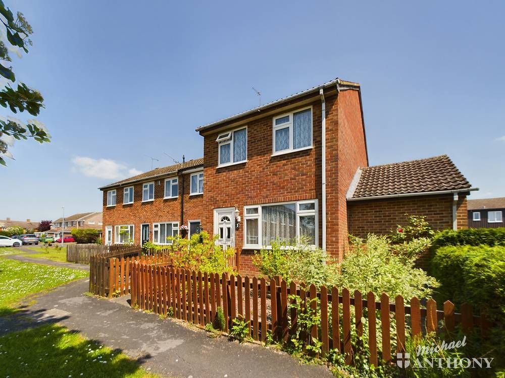 2 bed end terrace house for sale in Hughenden Green, Aylesbury