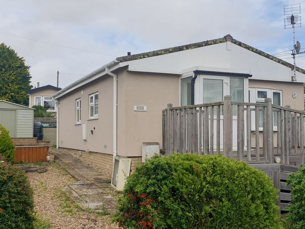 2 bed mobile/park home for sale in Third Avenue, Newport Park, Topsham