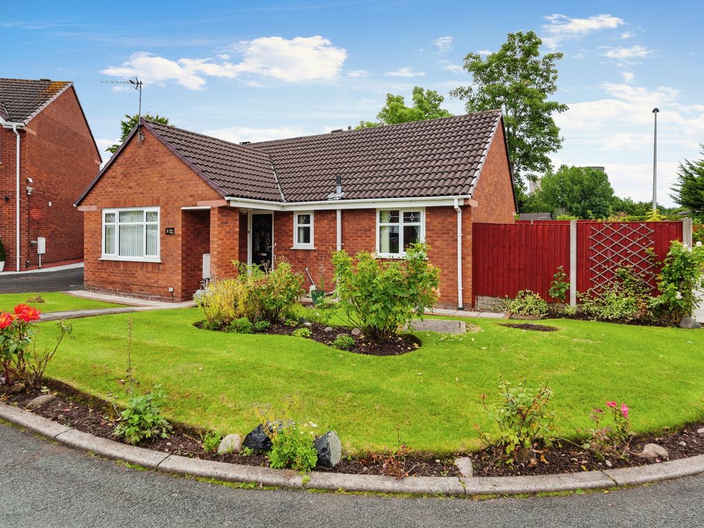 3 bed bungalow for sale in Shelton Close, Widnes WA8, £275,000 Zoopla
