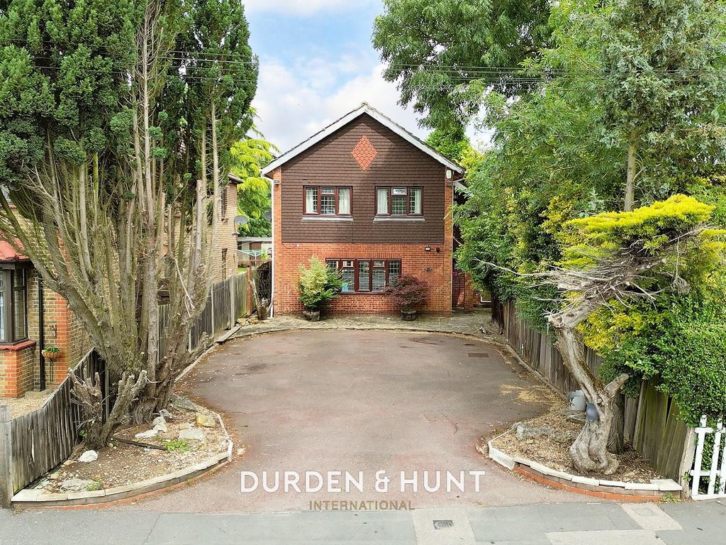 5 bed detached house for sale in Lambourne Road, Chigwell IG7, £