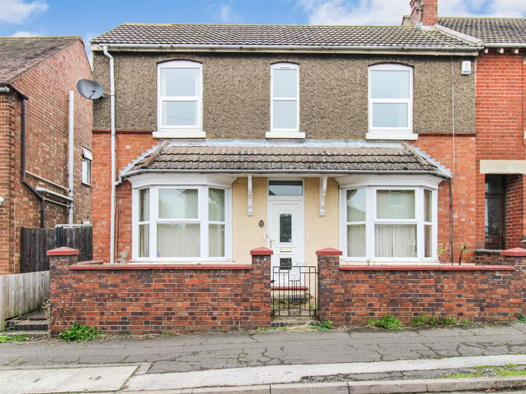 2 bed end terrace house for sale in Dunkirk Avenue, Desborough
