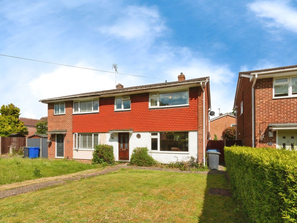 3 bed semidetached house for sale in Greenleas Close, Yateley, Hampshire GU46, £350,000 Zoopla