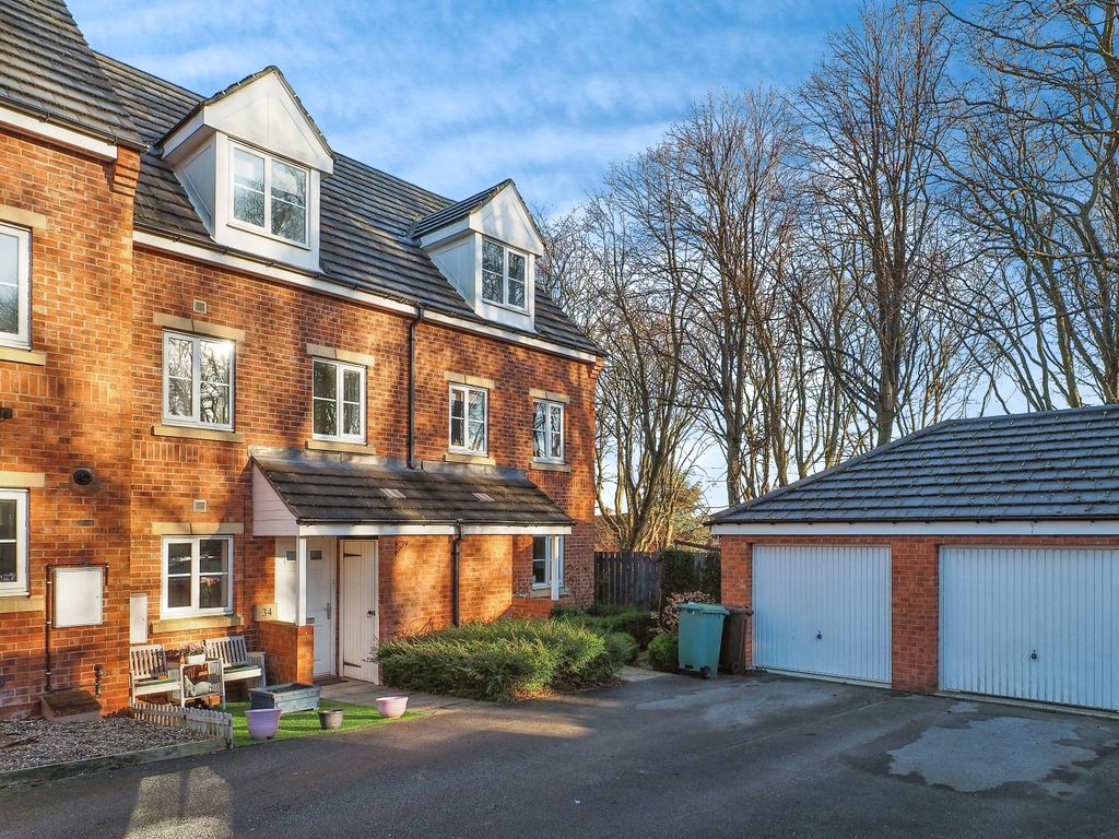 3 bed town house for sale in Bracken Hill View, Wakefield WF4, £270,000