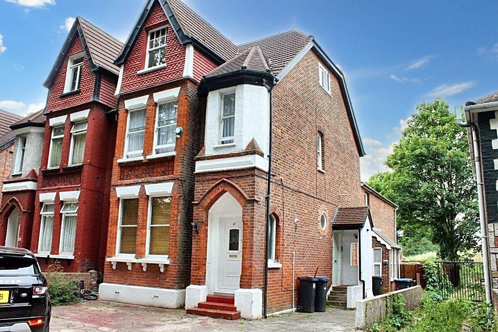 1 bed flat for sale in Brimsdown Avenue, London EN3, £235,000 Zoopla