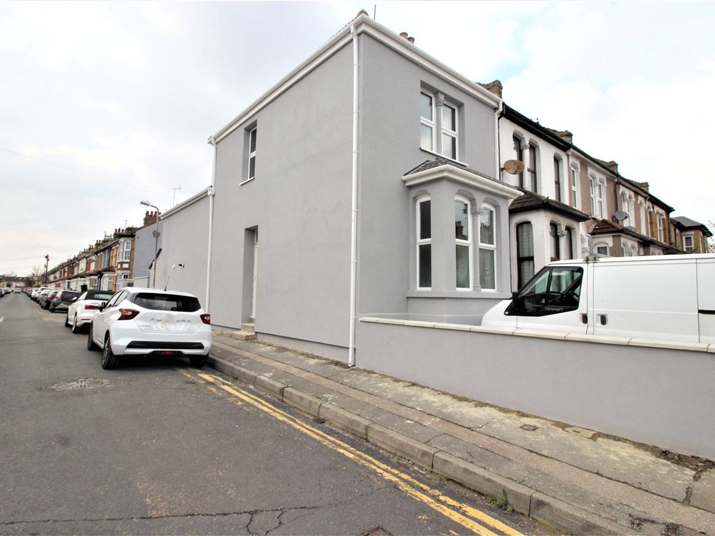 3 bed end terrace house to rent in Pelham Road, Gravesend, Kent DA11 Zoopla