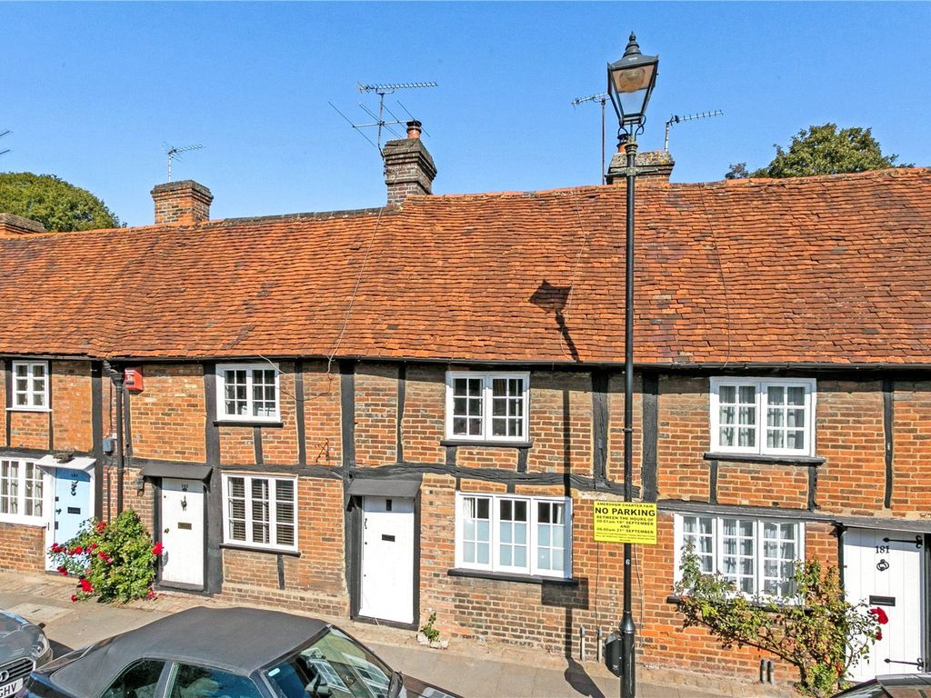 2 bed terraced house to rent in High Street, Amersham, Buckinghamshire