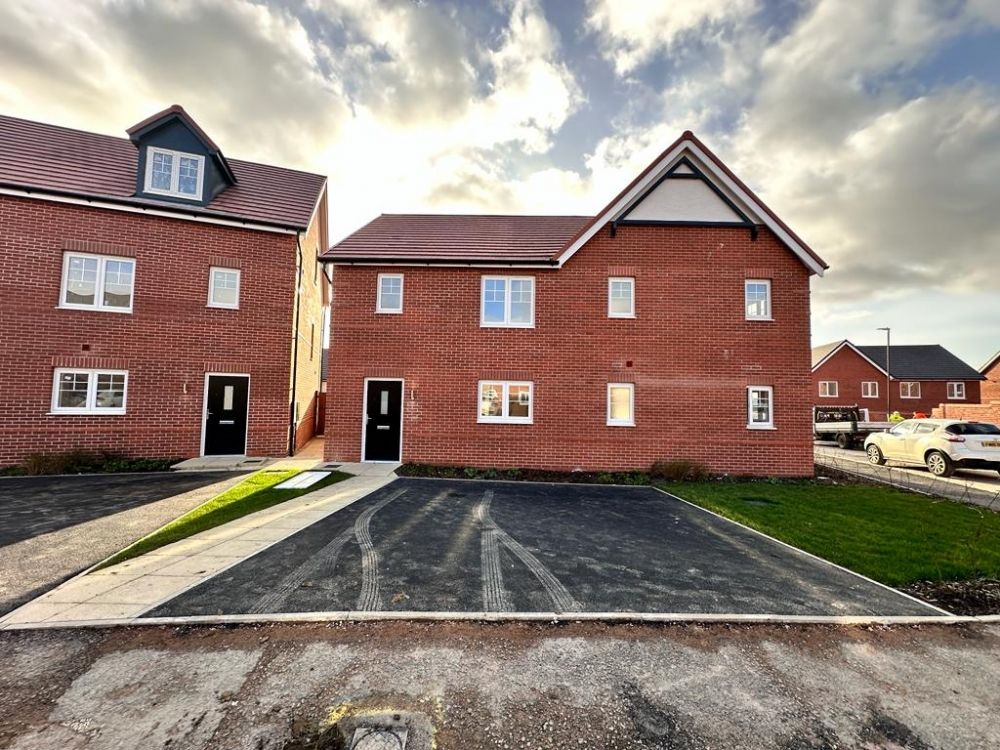 3 bed detached house to rent in Cobalt Lane, Cadley Village