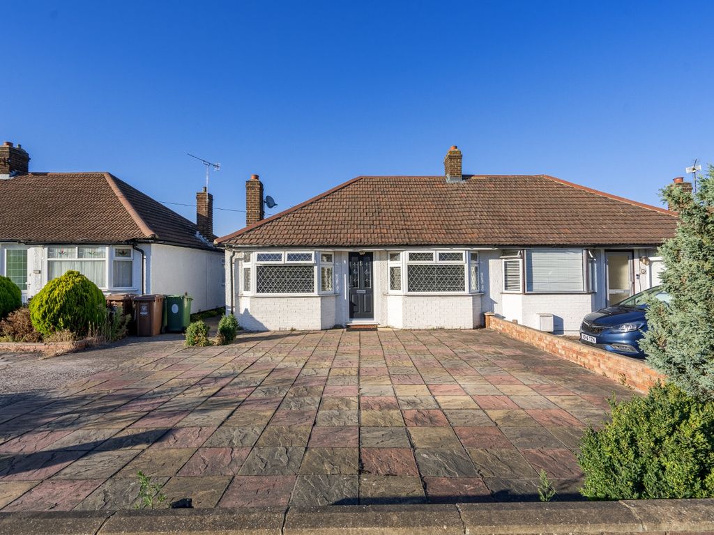 2 bed semidetached bungalow for sale in Long Lane, Bexleyheath, Kent