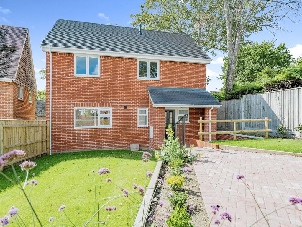 New home, 3 bed detached house for sale in Queens Close, Hythe