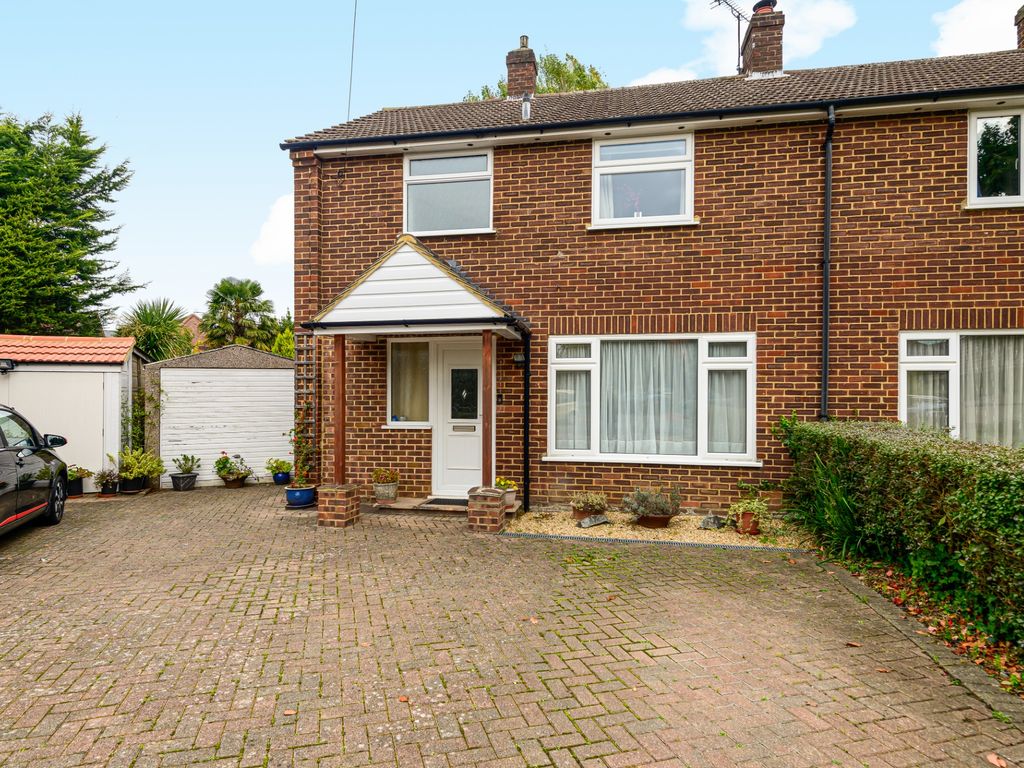 3 bed semidetached house for sale in Bridge Close, Horsell, Woking