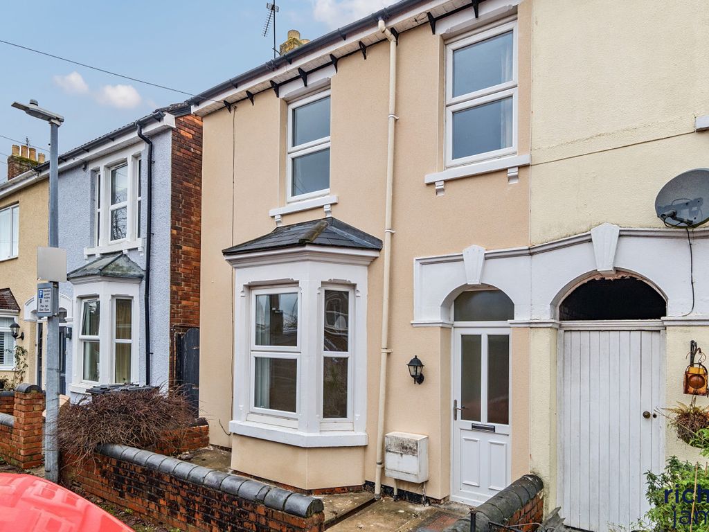 3 bed semidetached house for sale in Ashford Road, Old Town, Swindon