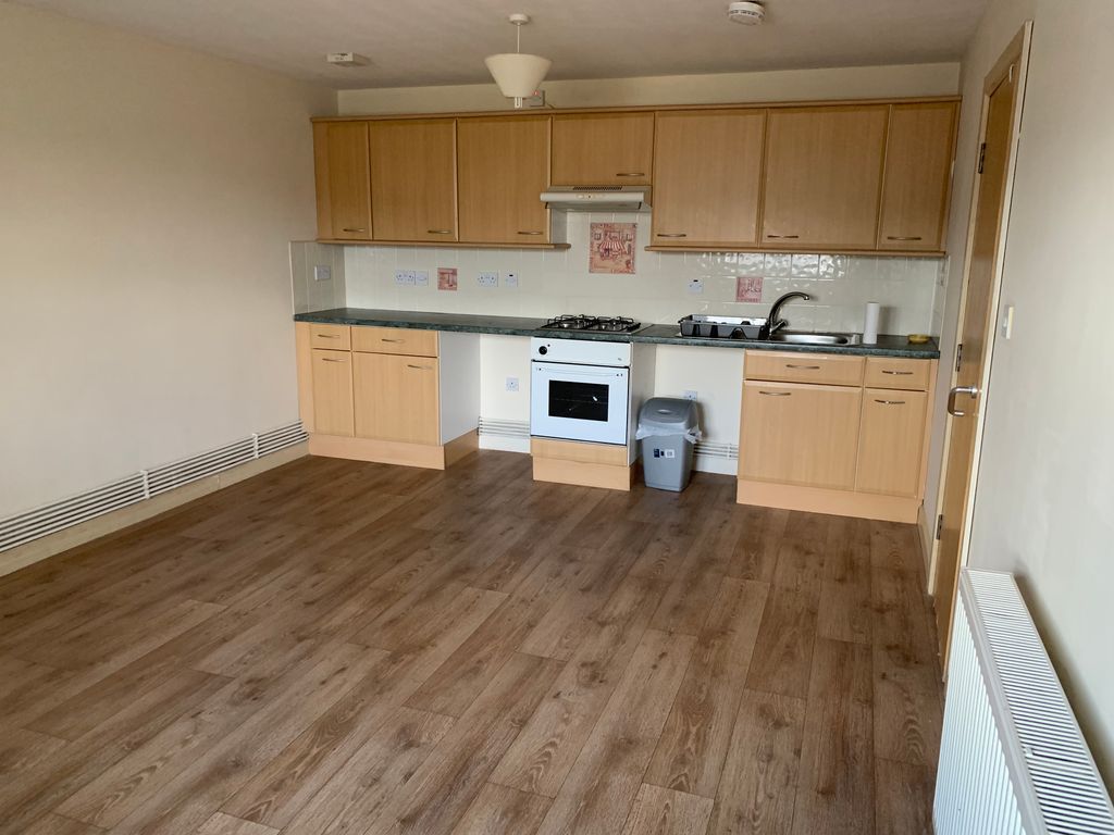 1 bed flat to rent in Upper Coronation Street, Tredegar NP22, £425 pcm