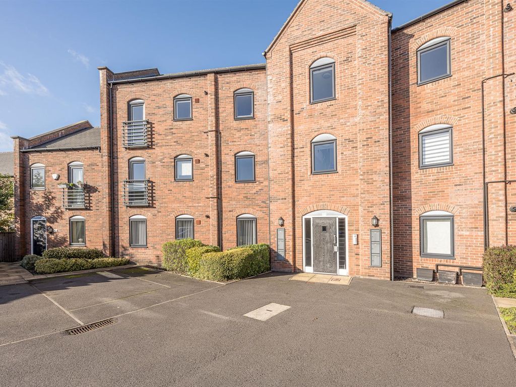 2 bed flat for sale in Argyle Close, Wordsley DY8, £175,000 Zoopla