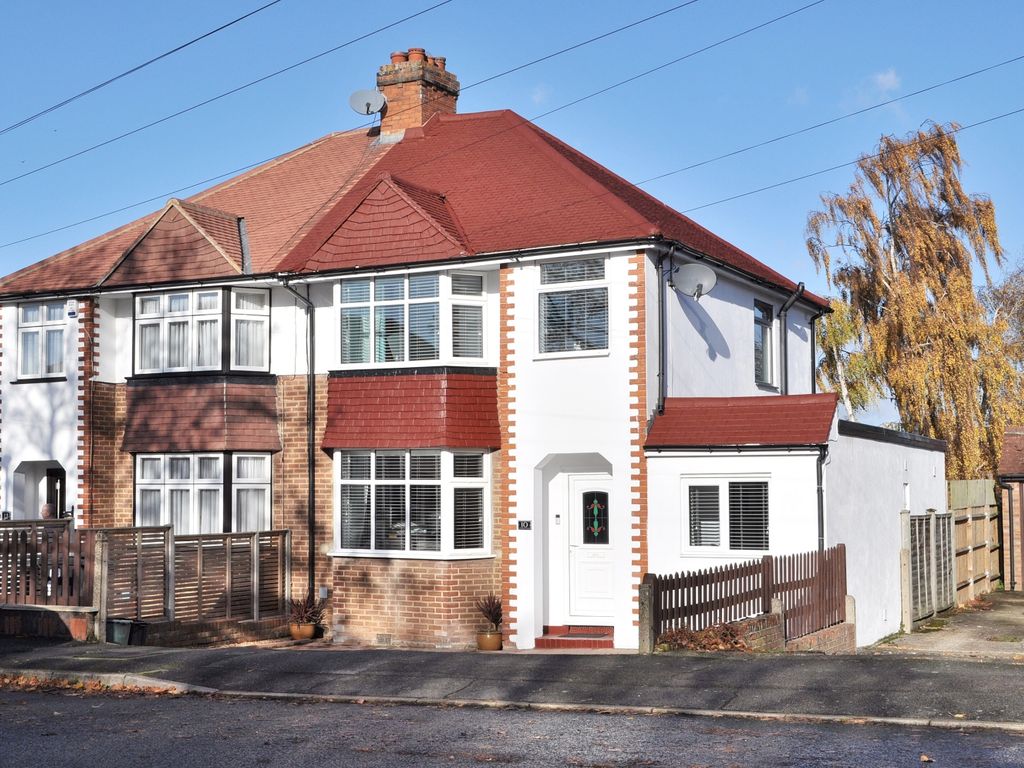 3 bed semidetached house for sale in Chatham Avenue, Hayes, Bromley