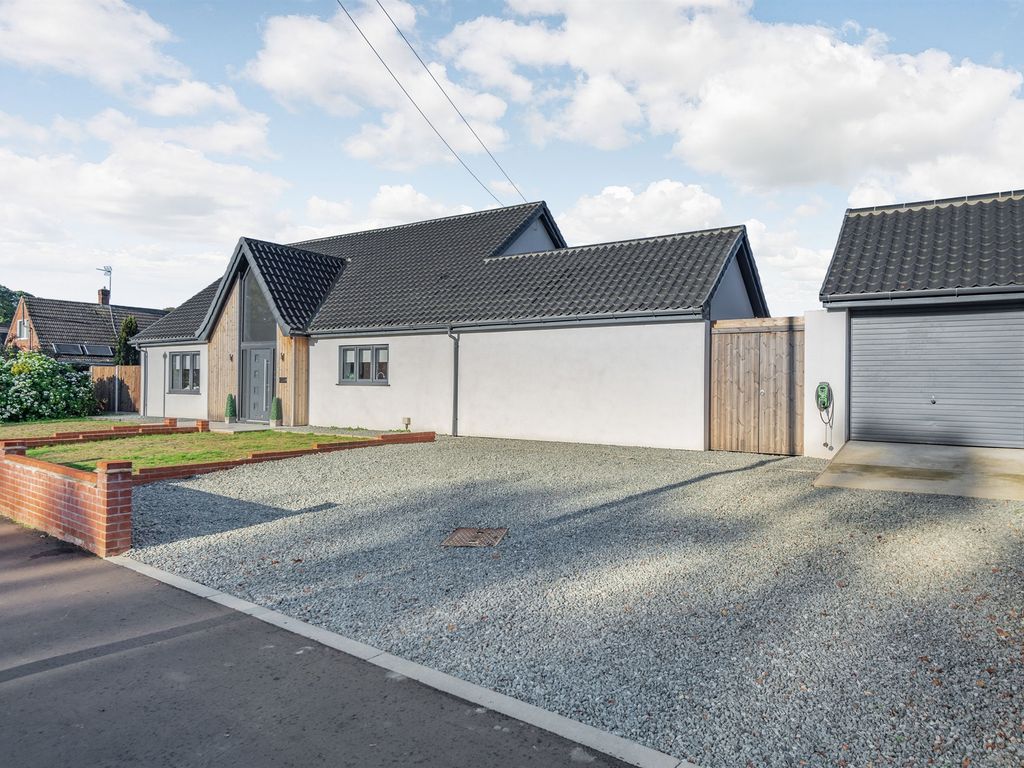 4 bed detached house for sale in Springfield Road, Taverham, Norwich