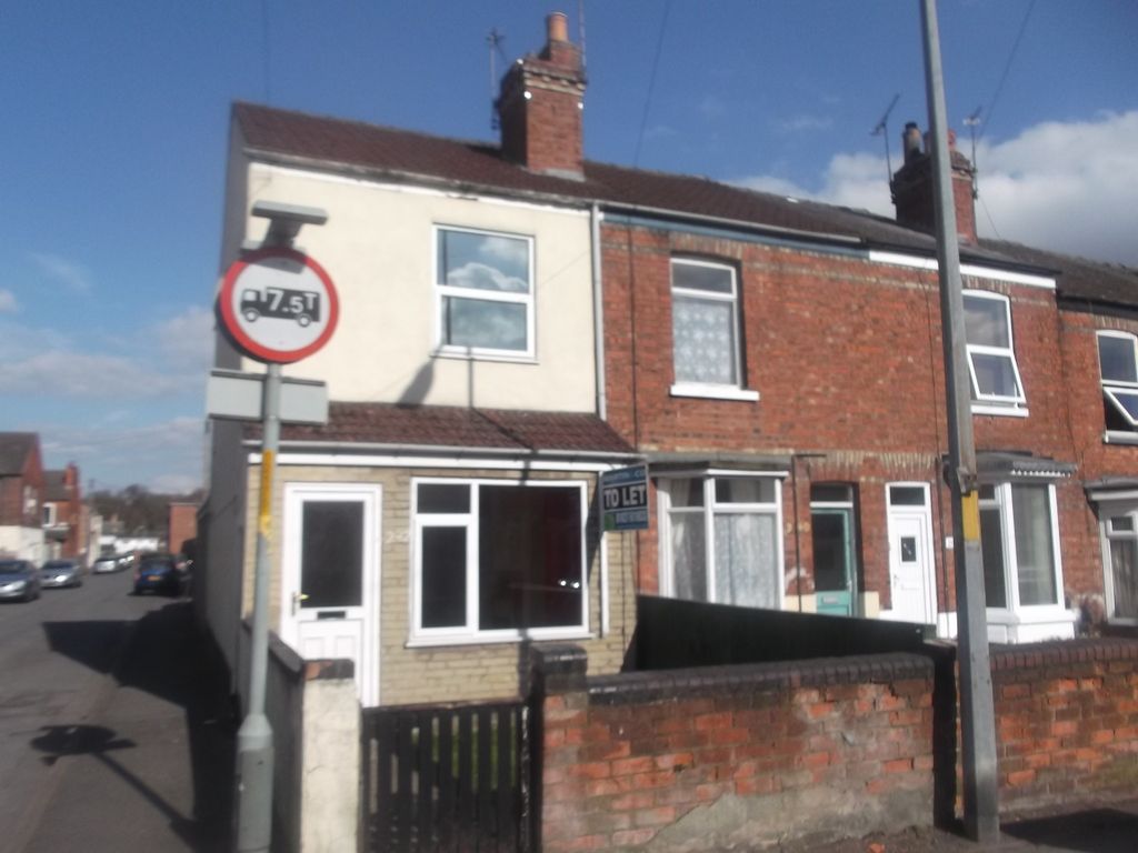 2 bed terraced house to rent in Ropery Road, Gainsborough, Lincs DN21