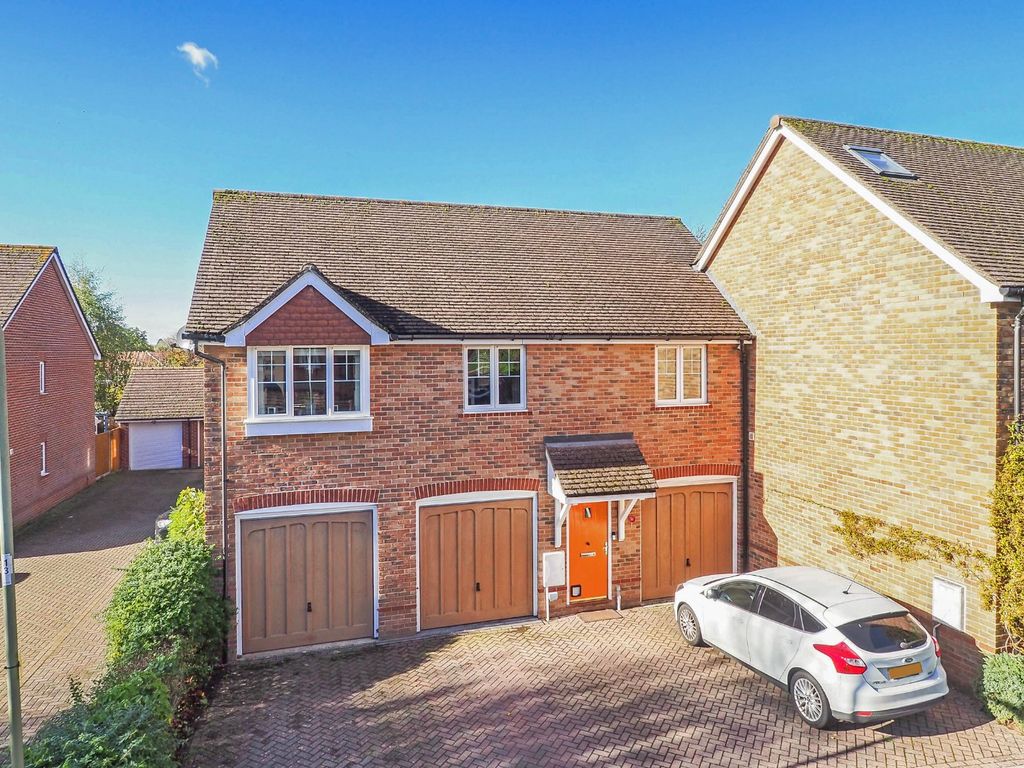 2 bed flat for sale in Lark Rise, Liphook, Hampshire GU30 Zoopla