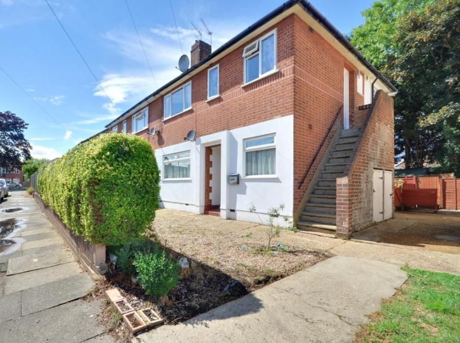 2 bed for sale in Northdown Close, Ruislip Manor, Ruislip HA4, £330,000 Zoopla