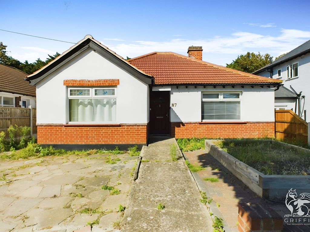 3 bed bungalow for sale in Howard Road, Upminster RM14, £600,000 Zoopla