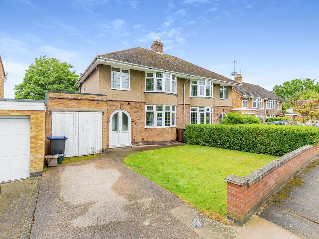 3 bed semidetached house for sale in The Bartons Close, Northampton