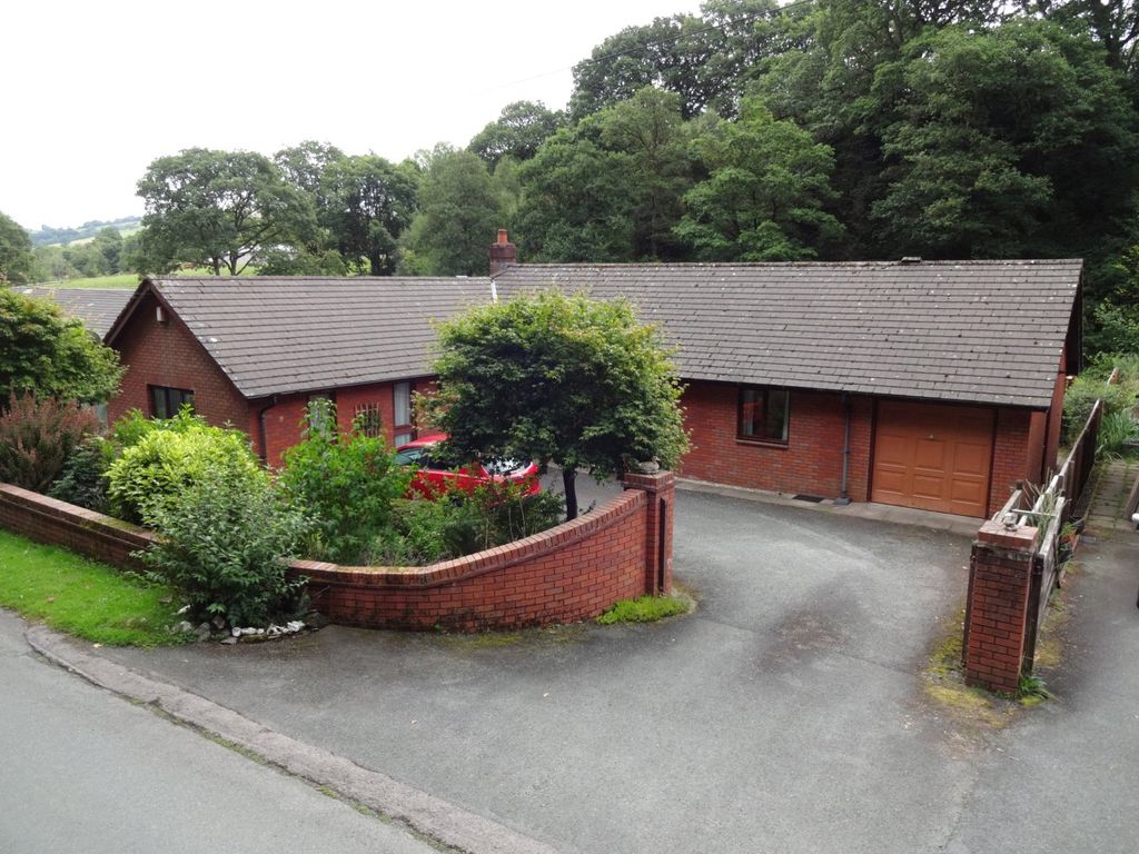 3 bed bungalow for sale in Cwmbelan, Llanidloes, Powys SY18 Zoopla