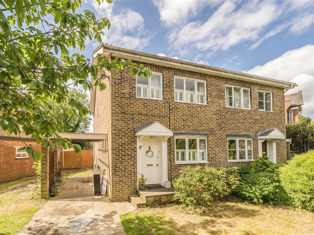 3 bed semidetached house to rent in Cedars Road, Hampton Wick