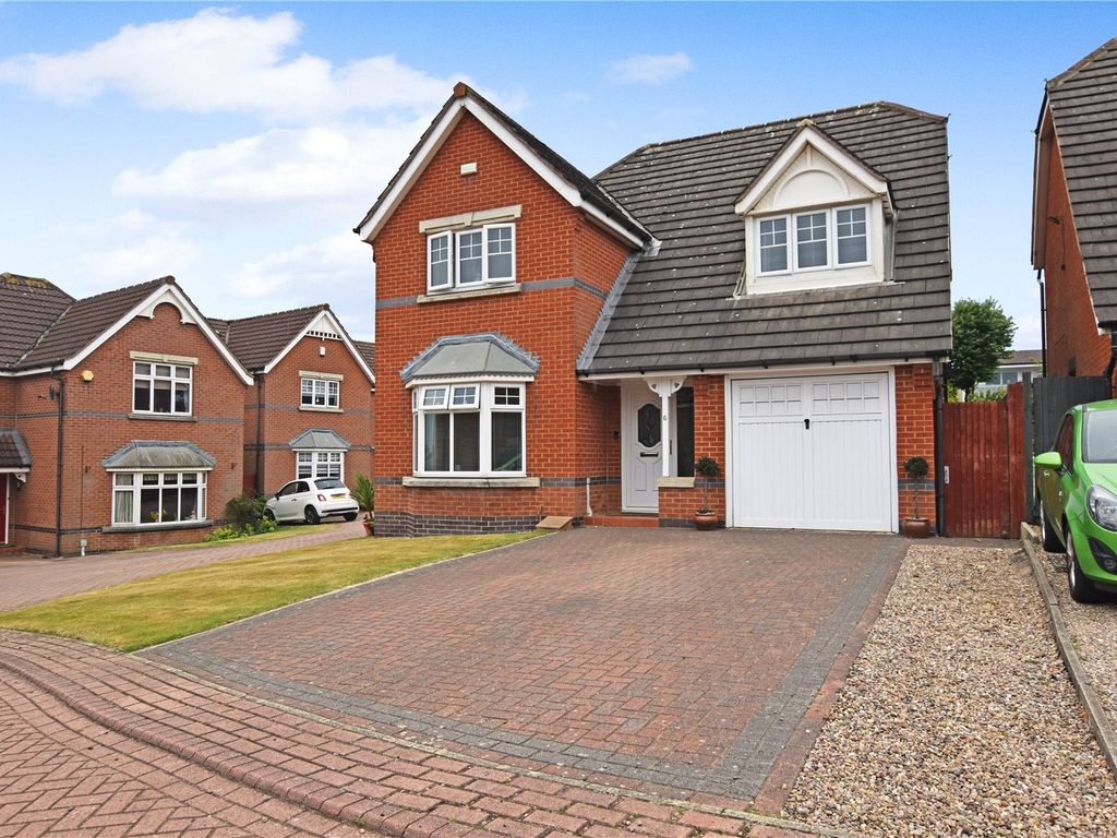 4 bed detached house for sale in Turnberry Drive, Tingley, Wakefield