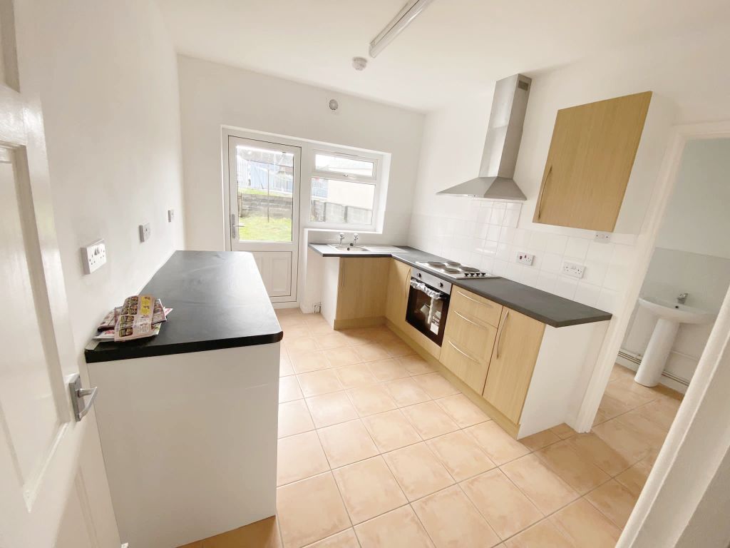 3 bed terraced house to rent in Olive Terrace, Porth CF39, £750 pcm