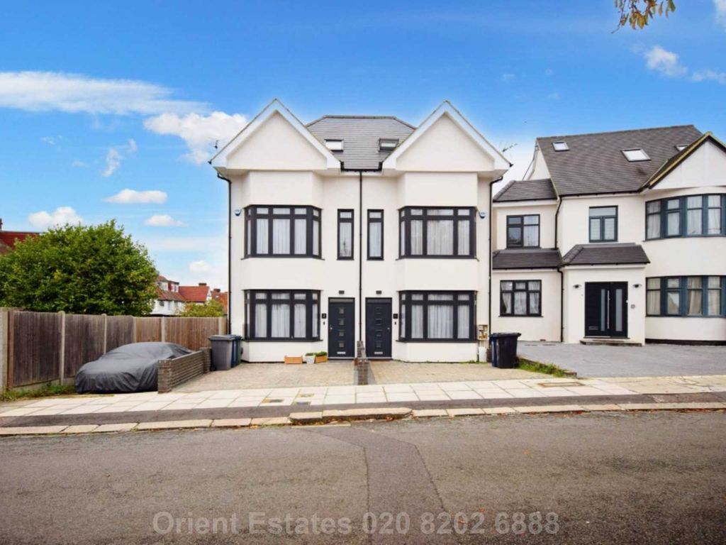 4 bed semidetached house for sale in Southfields, London NW4, £