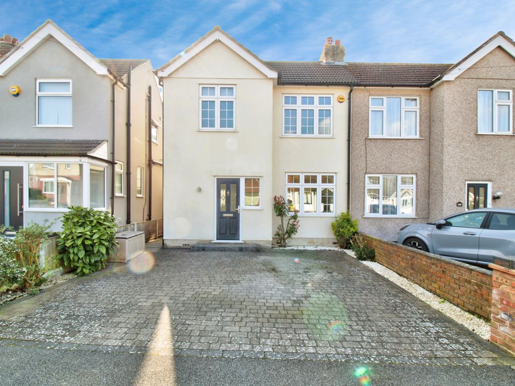3 bed semidetached house for sale in Burnway, Hornchurch RM11, £