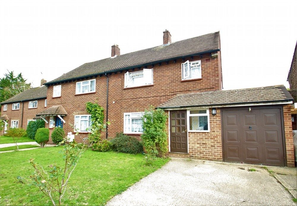 3 bed semidetached house for sale in Almond Close, Guildford GU1 Zoopla