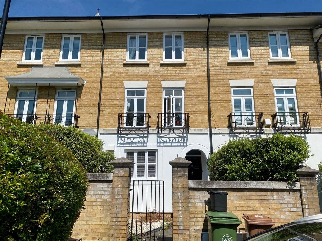 4 bed detached house for sale in Kingswood Drive, South Sutton, Surrey