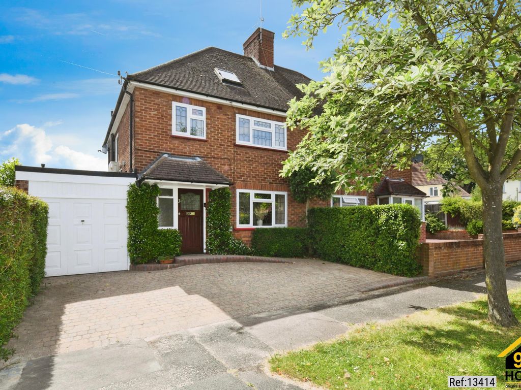 5 bed semidetached house for sale in Lime Avenue, Brentwood, Essex