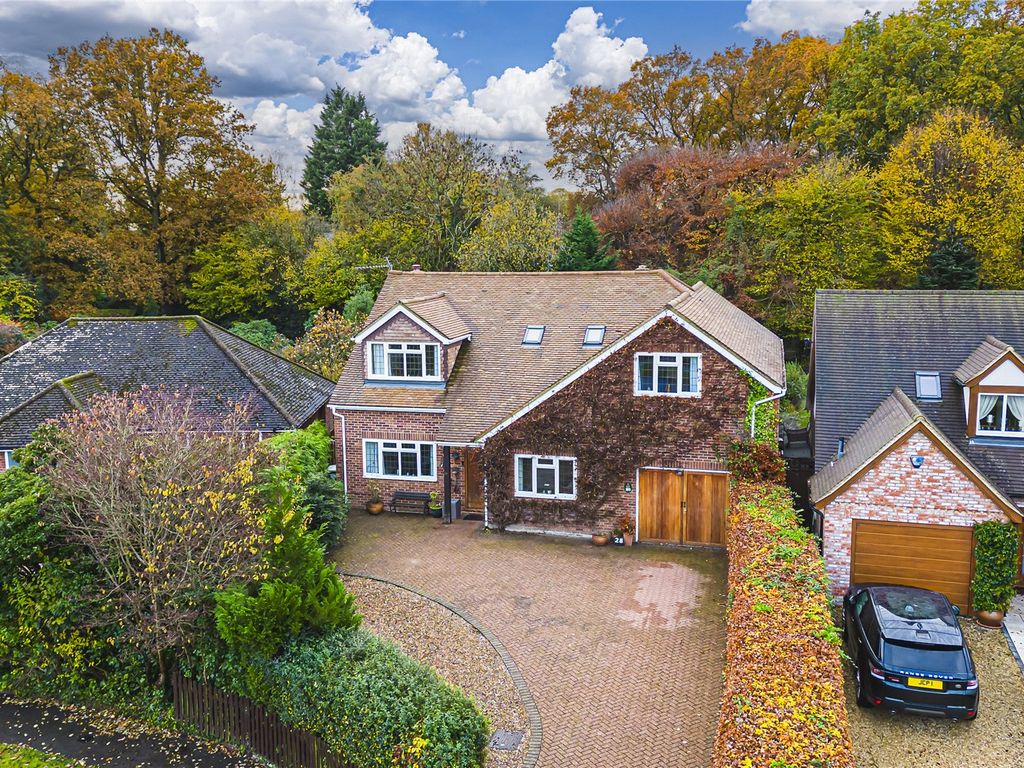 5 bed detached house for sale in Rambling Way, Potten End, Berkhamsted