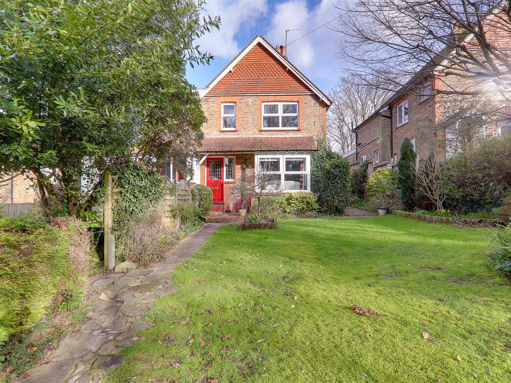 4 bed semidetached house for sale in Cross Lane, Findon Village