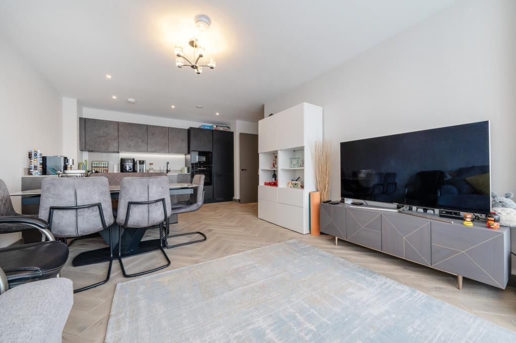 2 bed flat for sale in Totteridge, London N20, £675,000 Zoopla